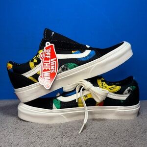 Vans old skool
Brand new